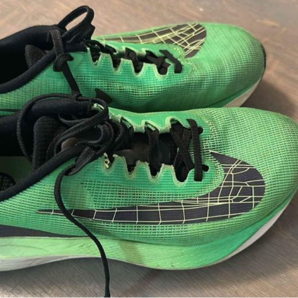 NIKE ZOOM FLY 5